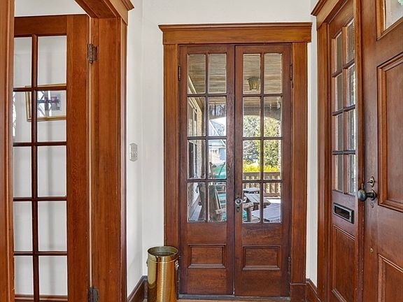 4th image of 44 Hemlock Street