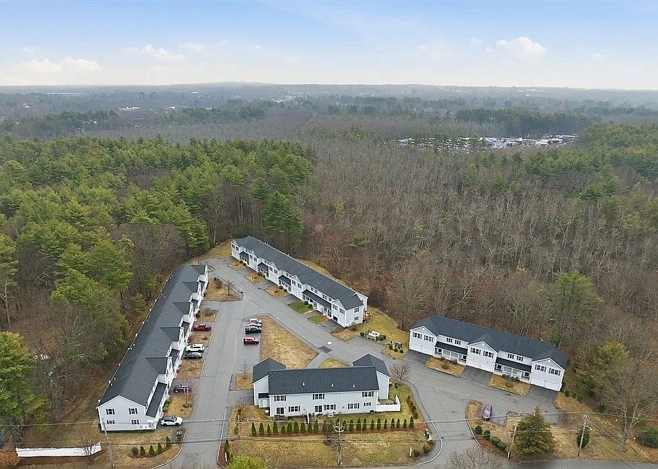 1st image of 90 Rangeway Rd #303