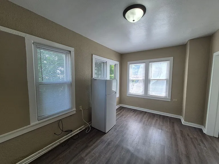 1332 Minnehaha Ave W — Photo 6