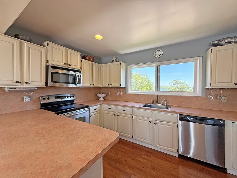 19 Cold Spring Ct — Photo 10