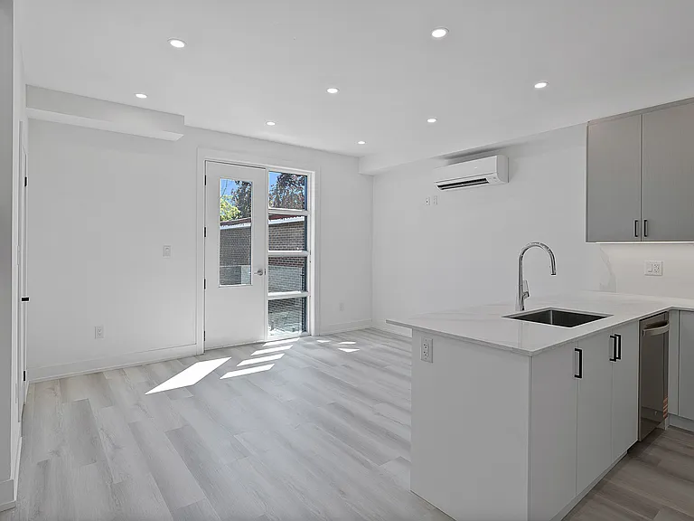 587 Oakwood Ave — Photo 82