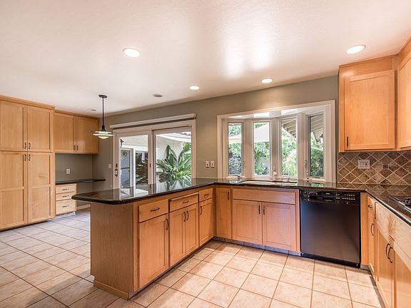 5th image of 1082 Eastwood Ct