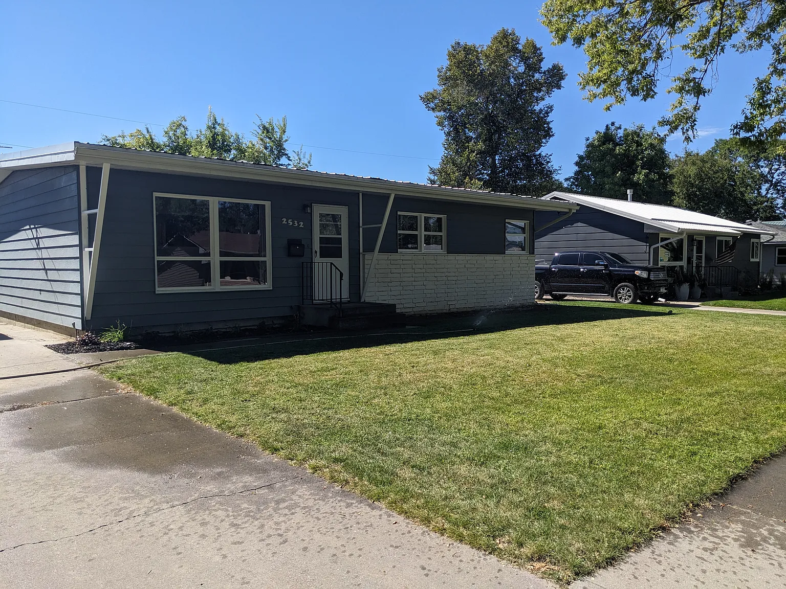 3 bed, 1092 sqft, $1,900 — Photo 1