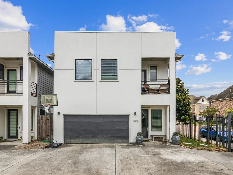 3802 Summa Pl