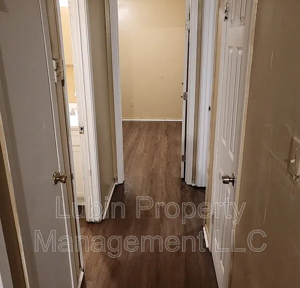 1219 Capital Ave — Photo 4