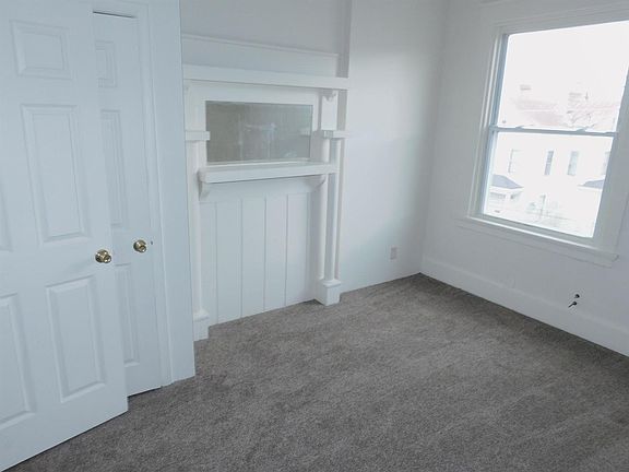 3rd image of 1239 Manss Ave