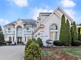 12490 Briarcliffe Dr, Lemont, IL 60439