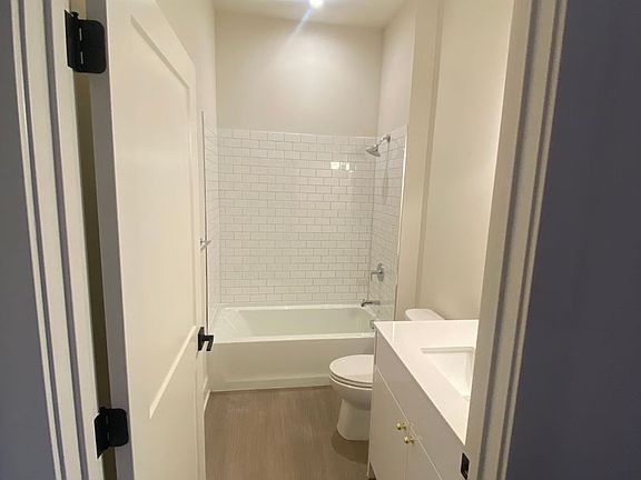 3rd image of 516 Berry St #304