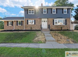 4 Schmitt St, Sayreville, NJ