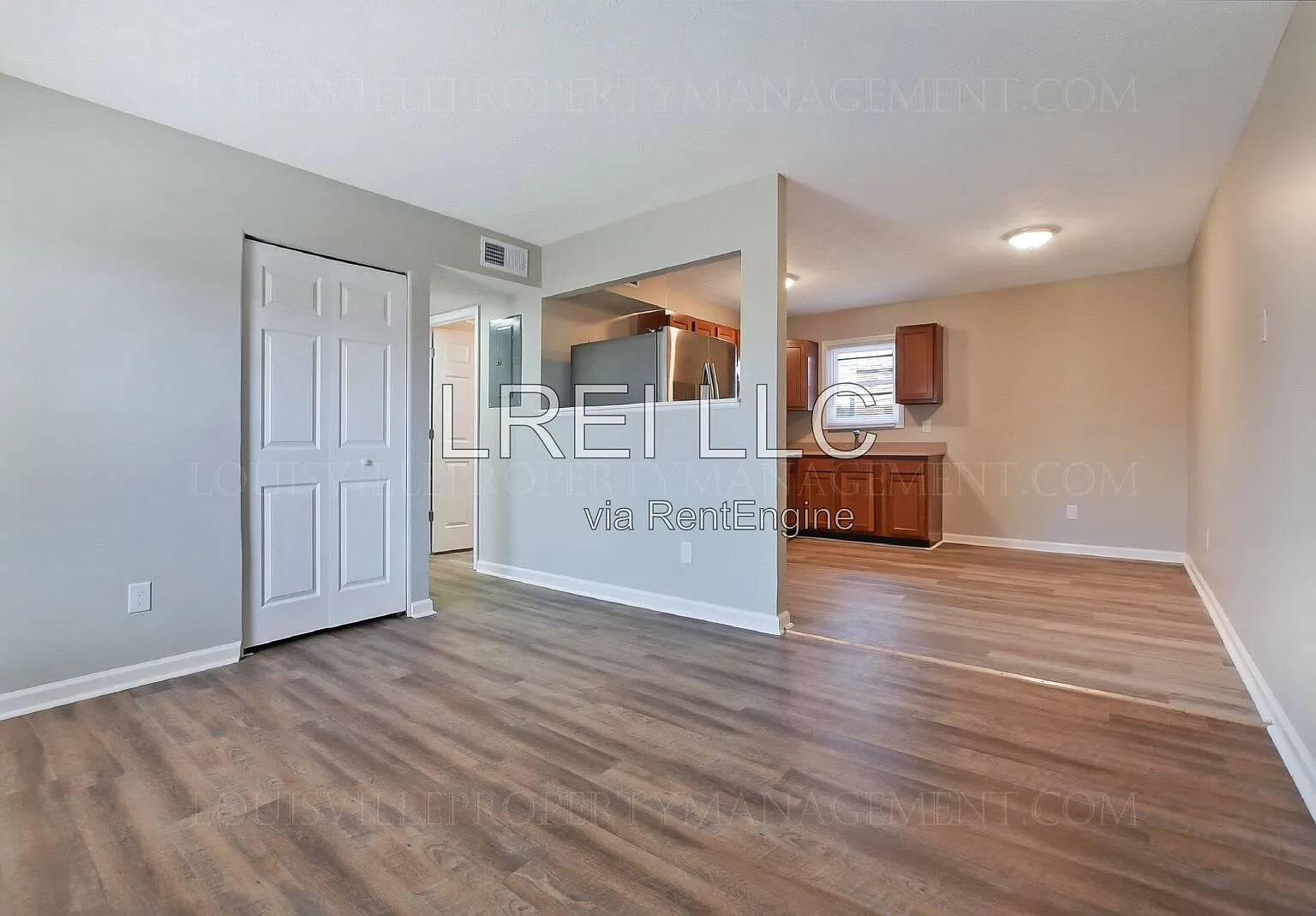 3 bed, 1.0 bath, 950 sqft, $1,100 — Photo 2