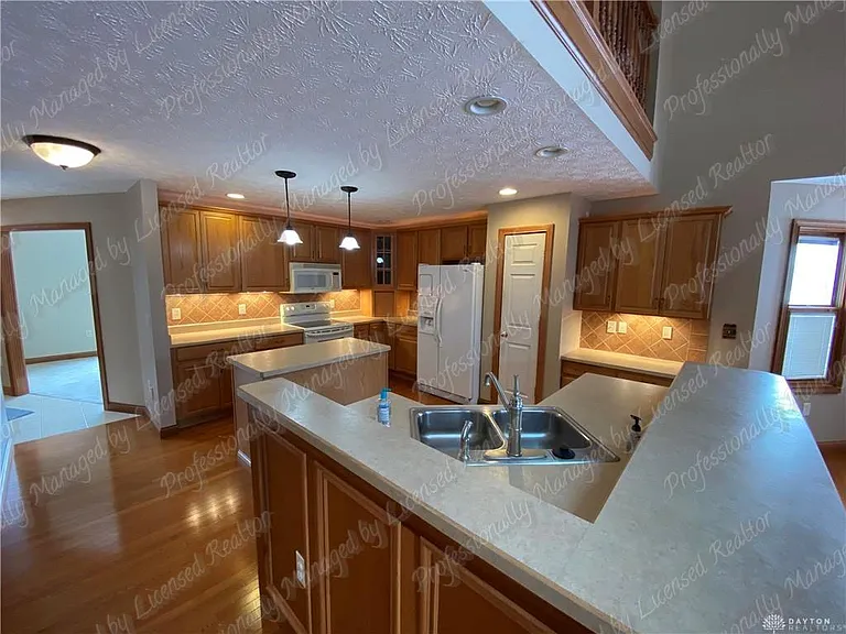 6353 Charlotte Ct — Photo 10