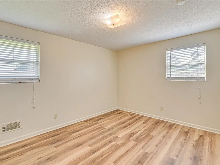 242 Maywood Dr — Photo 13