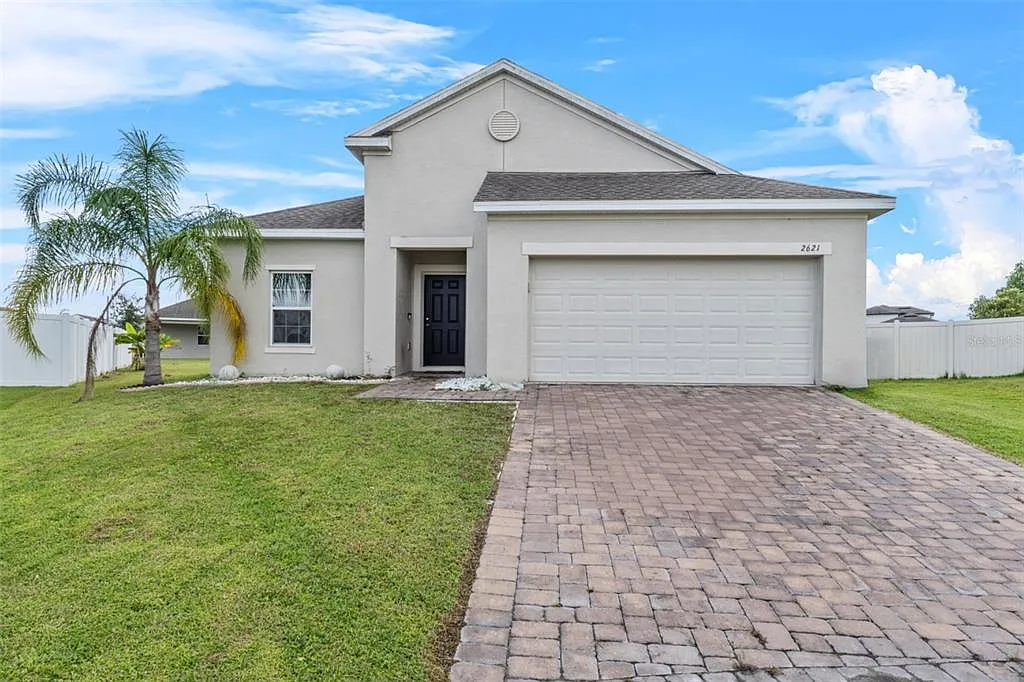 3 bed, 2.0 bath, 1677 sqft, $2,300 — Photo 1