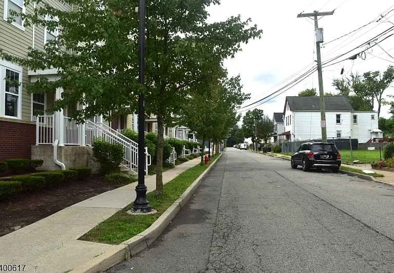 129 Central Pl #2 — Photo 28