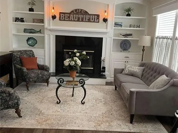 26 Blue Jay St, Tiverton, RI 02878