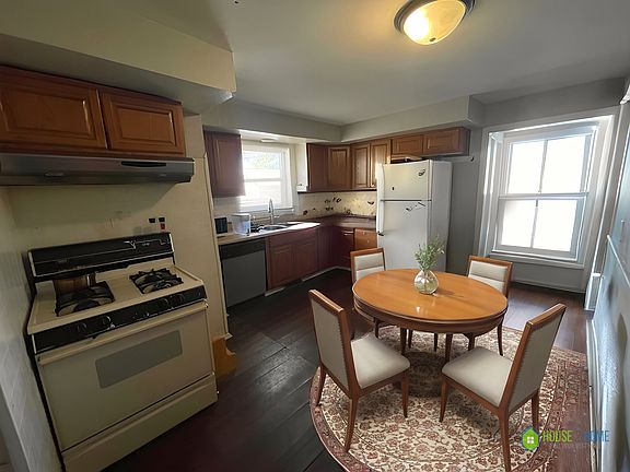 KITCHEN (Virtually staged for demonstration purposes only)