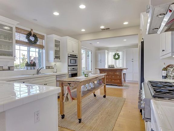 4th image of 2201 Apple Grey Ln