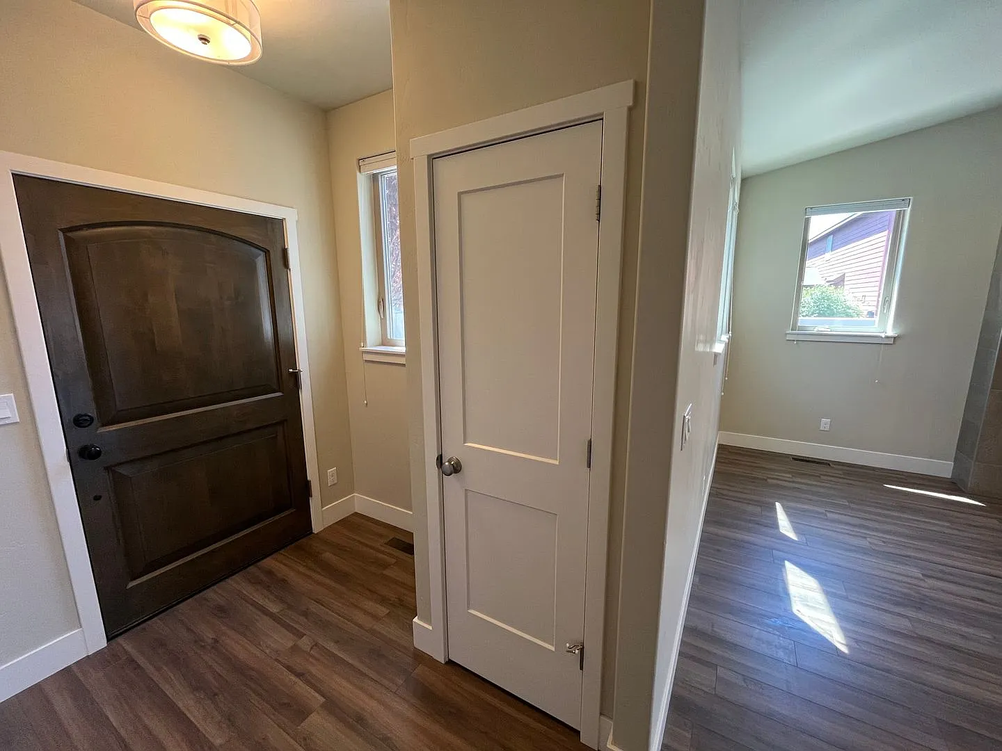 Single Level Home in Unique Bend Neighborhood — Photo 2