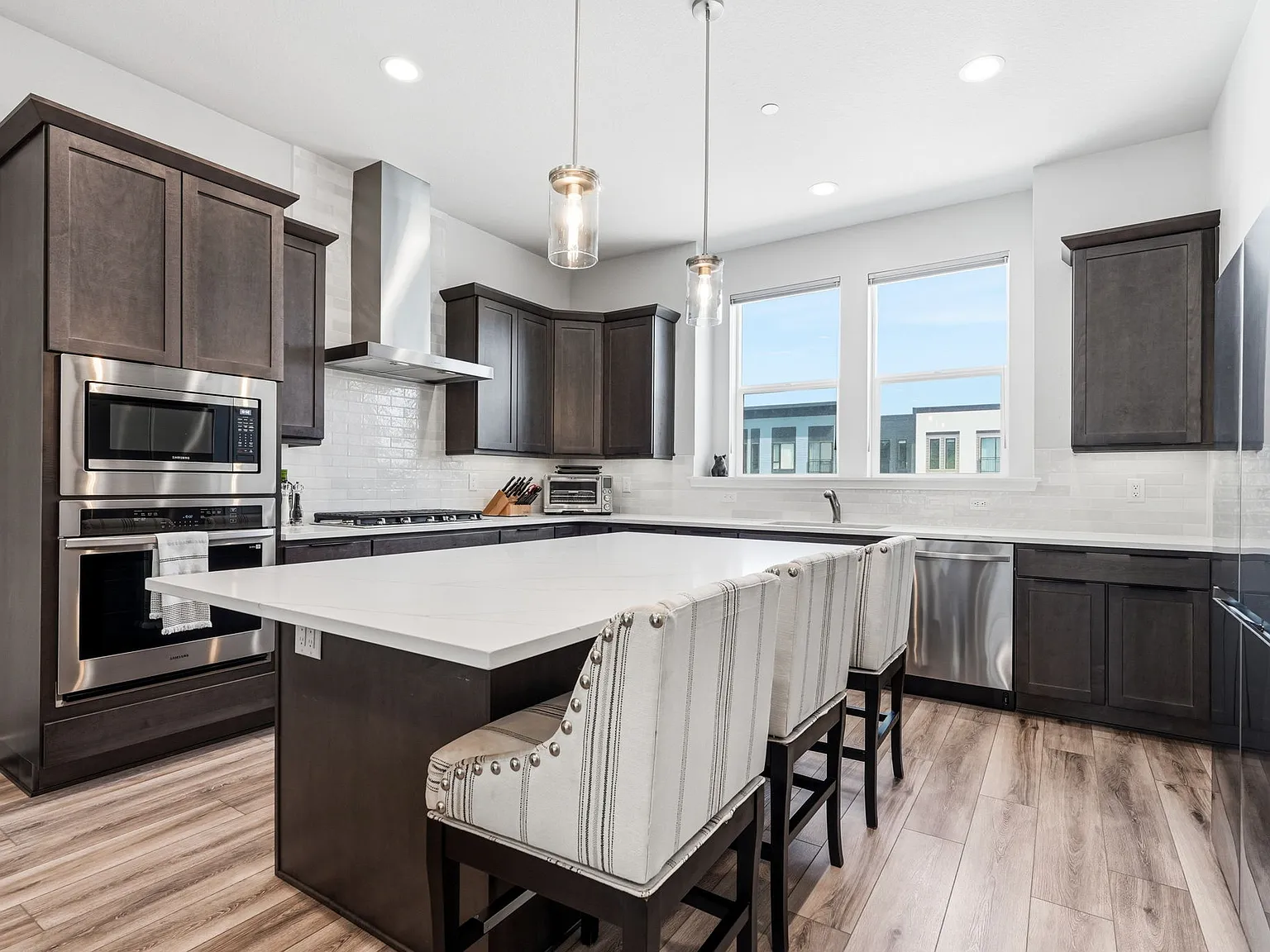 3 bed, 2147 sqft, $3,800 — Photo 4