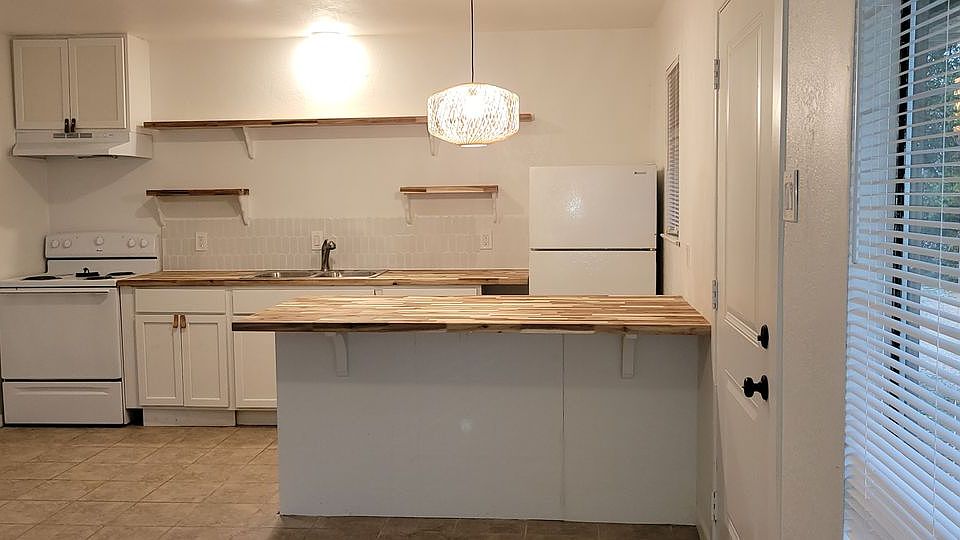 2nd image of 3104 Harrison St #B