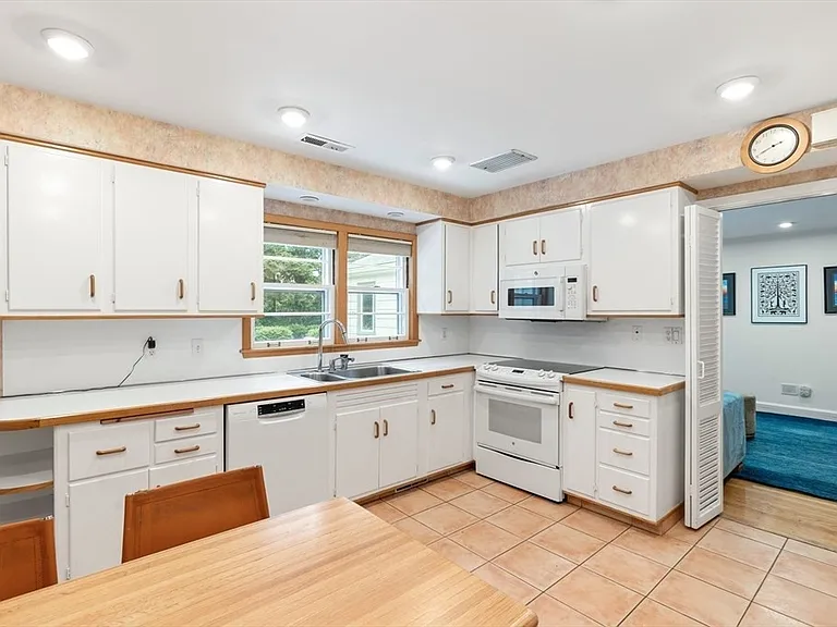 140 Paulson Rd — Photo 2