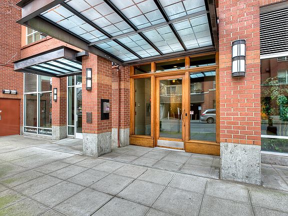 2nd image of 410 NE 70th St APT 202