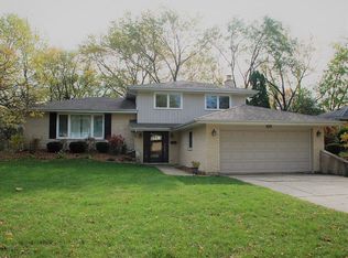 18W103 71st St, Darien, IL 60561