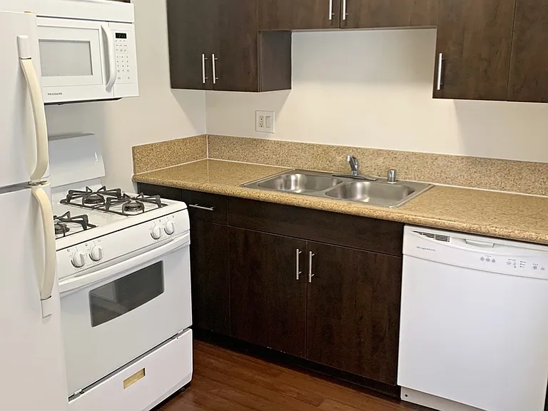 2555 S Sepulveda Blvd — Photo 3