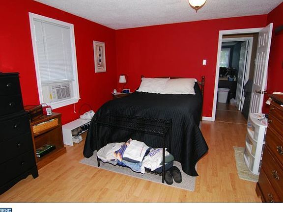 5th image of 146 Bird St