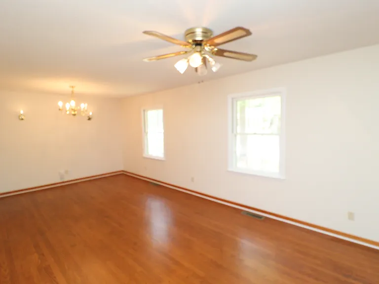 116 Shirley Dr — Photo 6