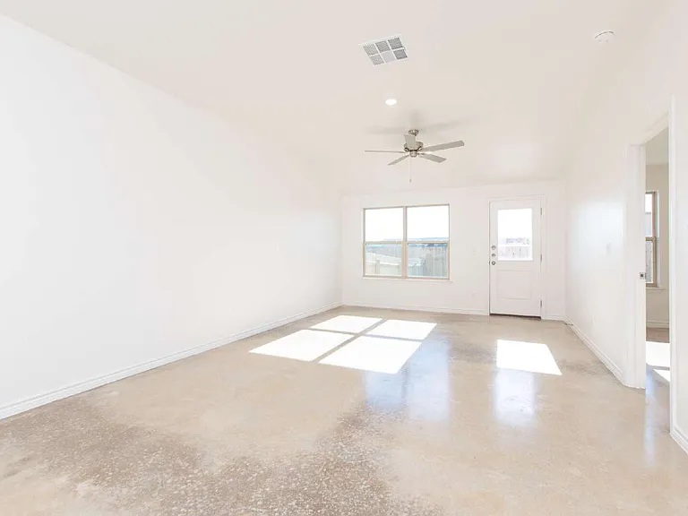 1301 Concord Dr — Photo 3