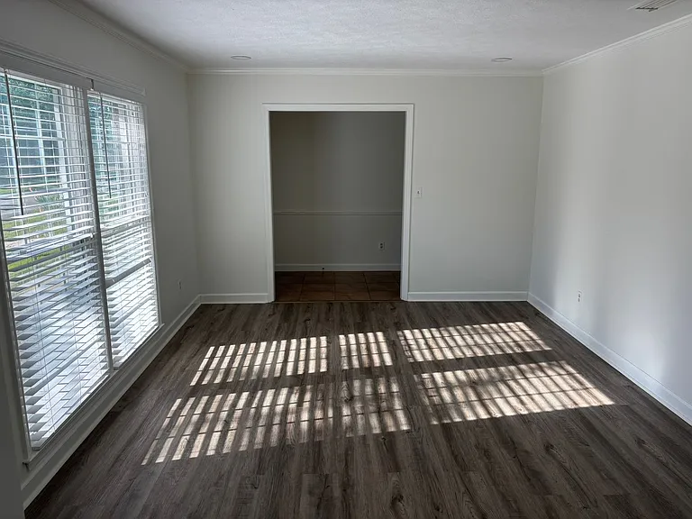6129 Charing Dr — Photo 20