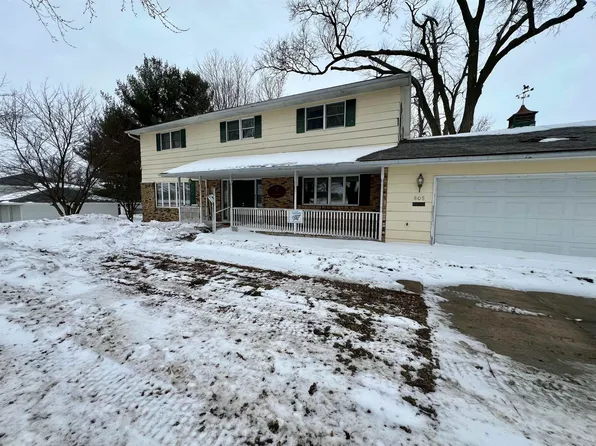 805 N Pine St, West Union, IA 52175