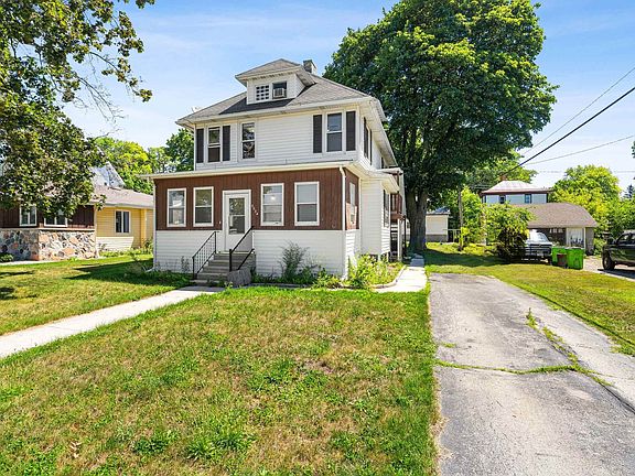 2nd image of 2034 Jefferson St