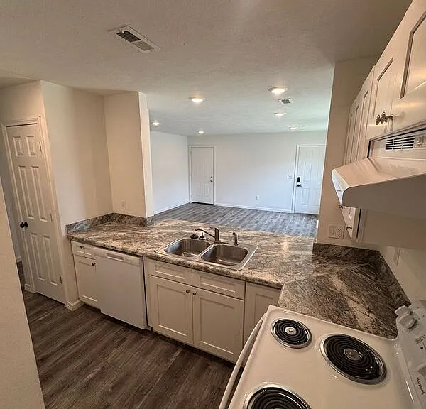 1618 W Scott St #A — Photo 6