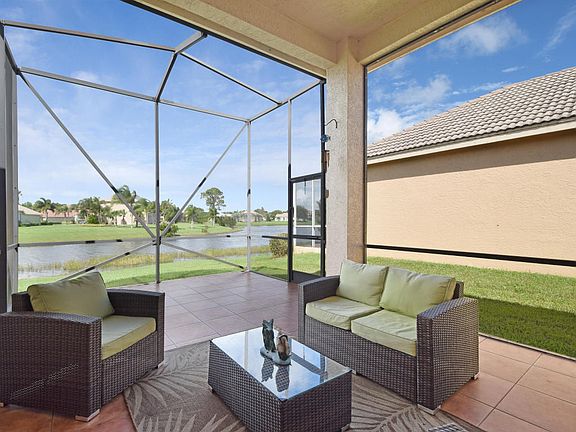 4th image of 652 SW Lake Charles Cir