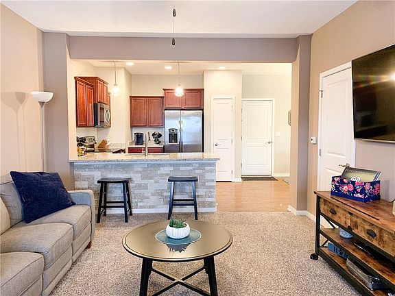 4th image of 309 SW Heritage Ln