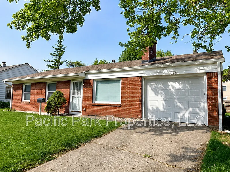 3 bed, 1.0 bath, 1073 sqft, $1,395 — Photo 2