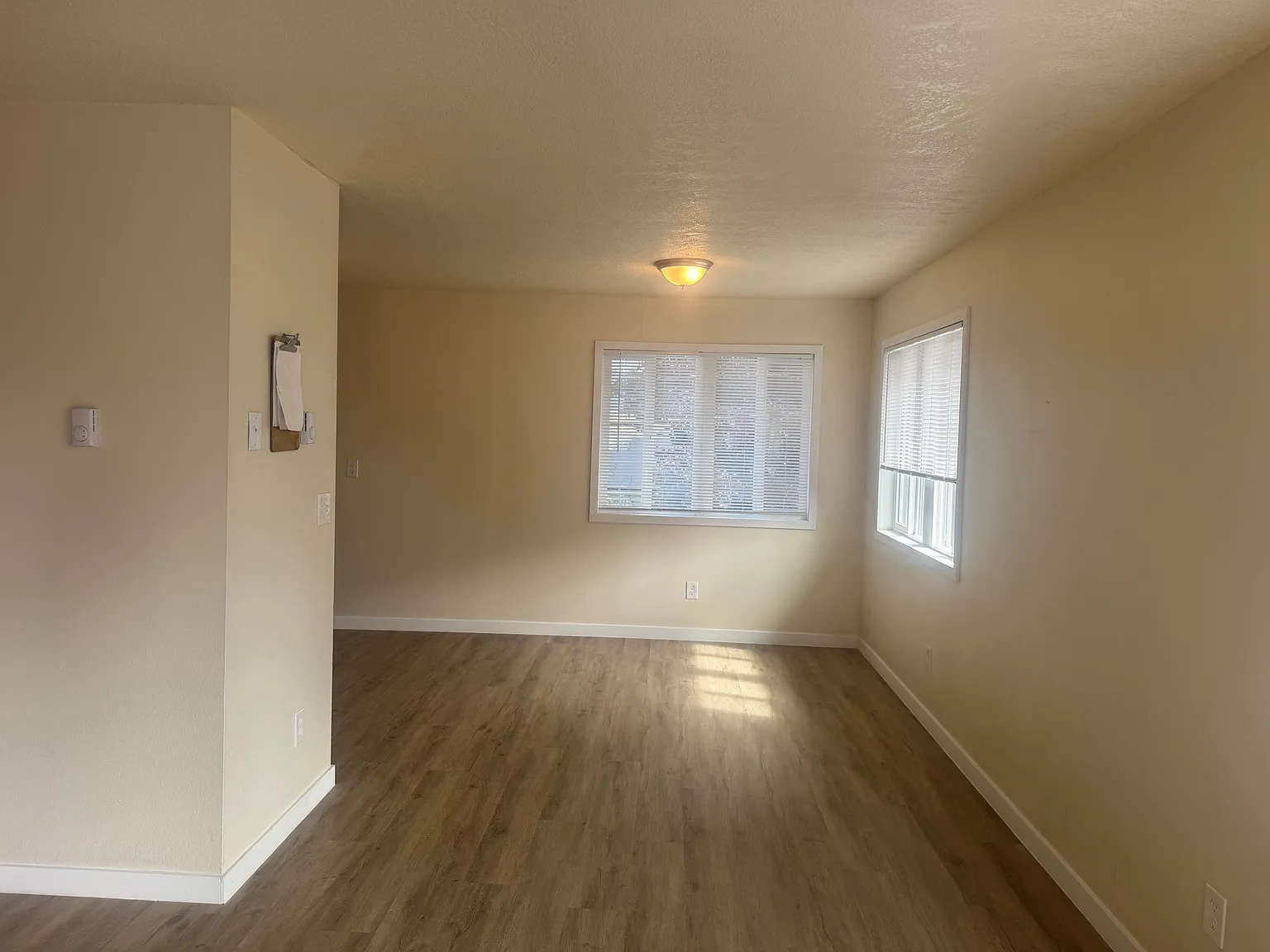 3 bed, 1.5 bath, 1000 sqft, $1,650 — Photo 2