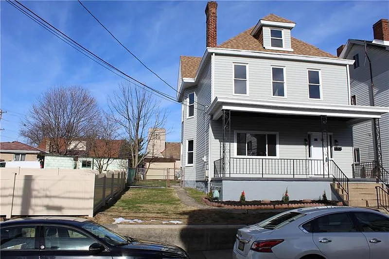 215 Albert St photo 1
