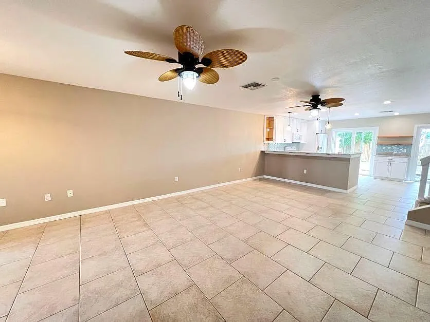 3 bed, 2.5 bath, 1600 sqft, $2,300 — Photo 4