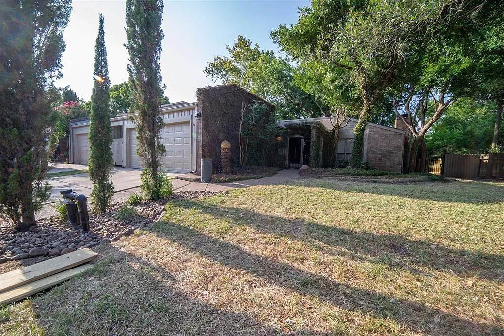 2 bed, 1391 sqft, $2,200 — Photo 2
