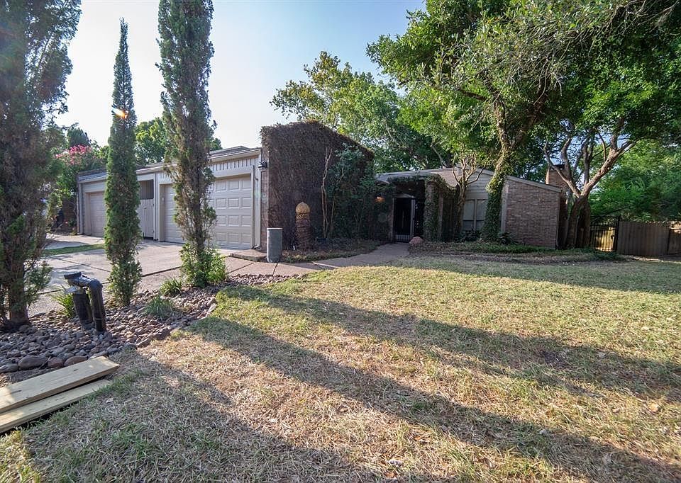Corner unit featuring its own side yard