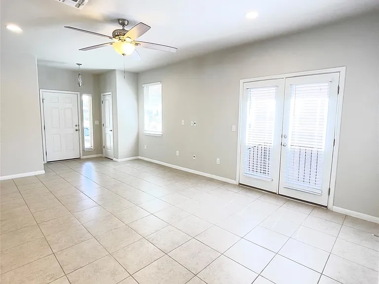 363 Eagle Brook Ln — Photo 8