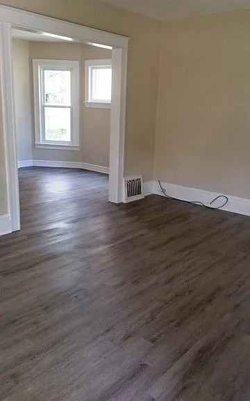 2216 Ontario Ave — Photo 5