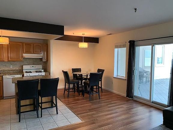 3rd image of 1432 Outlook Ave