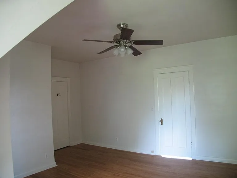 914 W Moss Ave #F — Photo 10