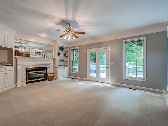5th image of 369 Saint Andrews Dr