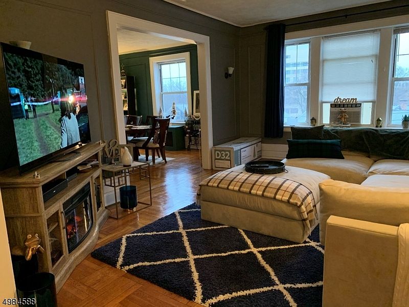 1st image of 22 Saint Lukes Pl APT 31