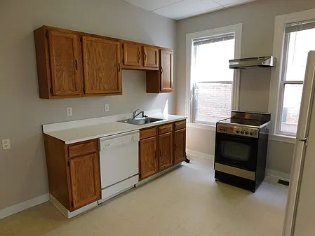 3 bed, 1.0 bath, $4,550 — Photo 2